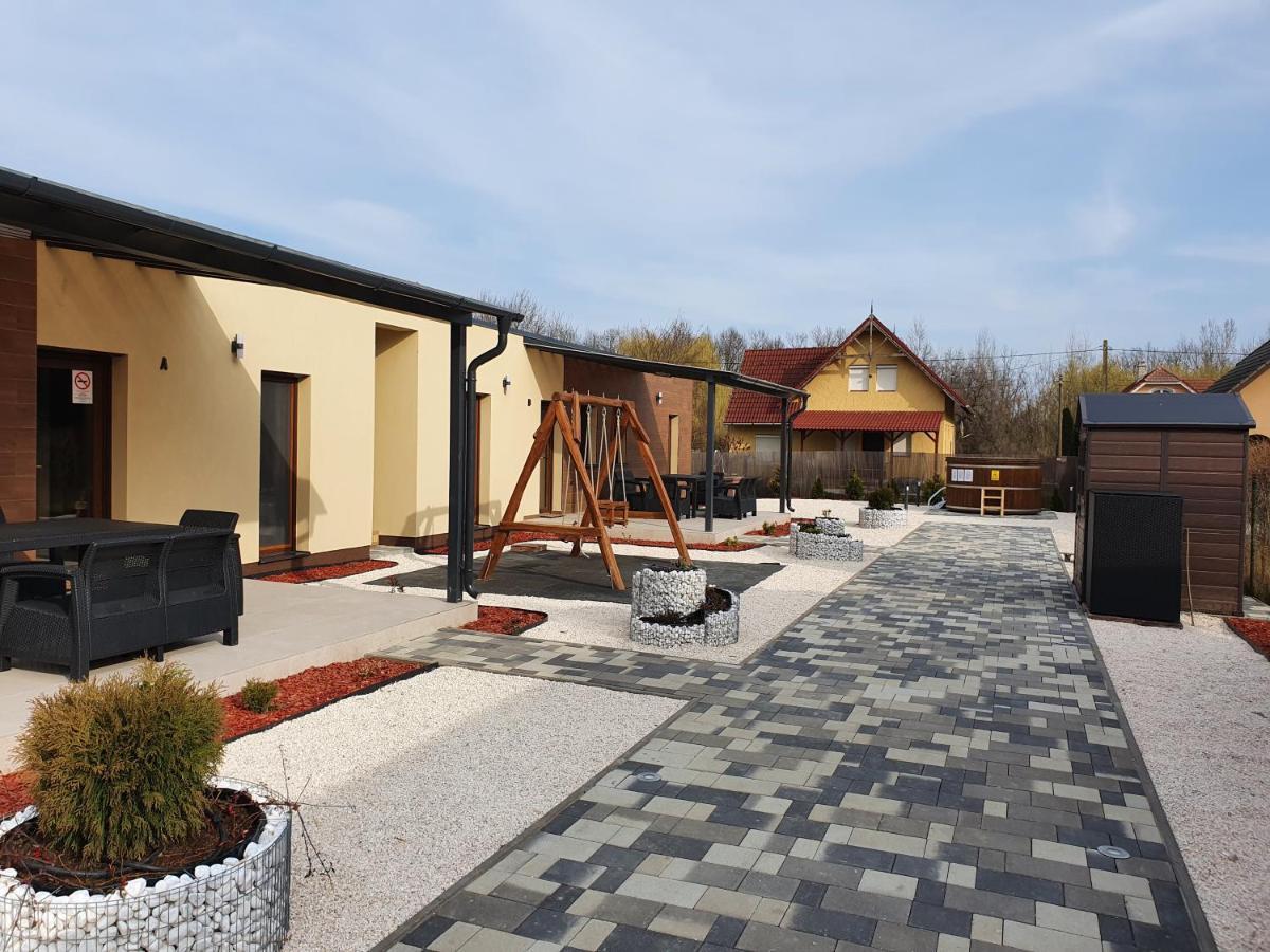 H&H Apartments Poroszló Exteriér fotografie